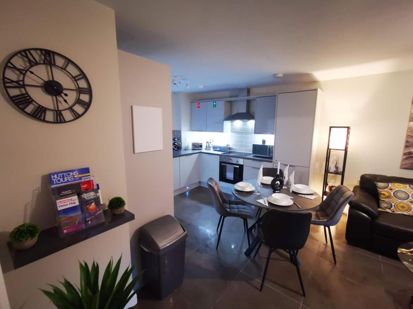 Belfast Central 2 Bedroom Luxurious Modern Stay ภายนอก รูปภาพ